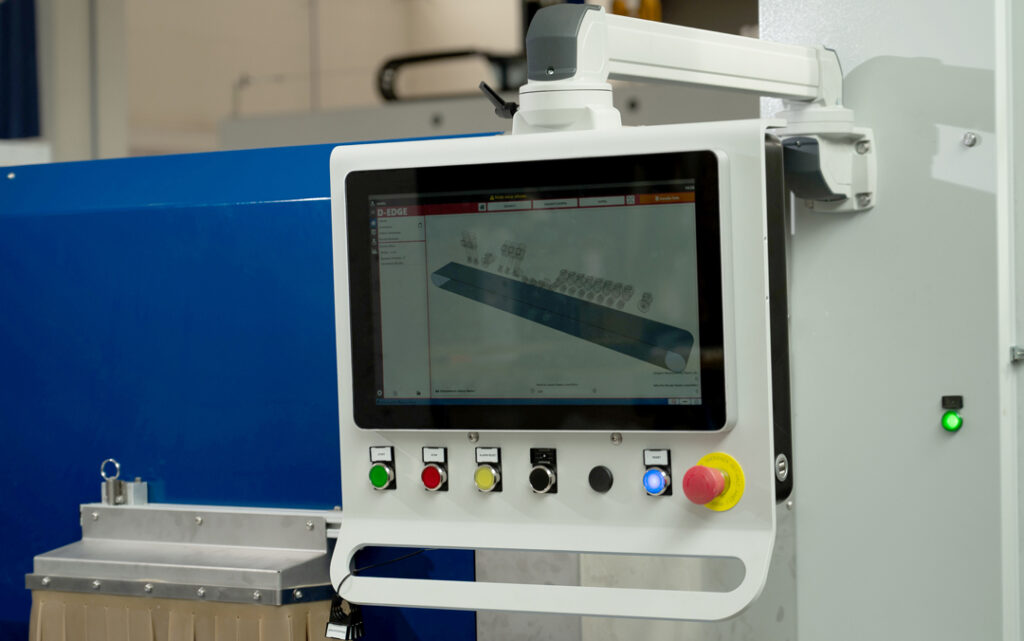 Consolle di comando con braccio estensibile